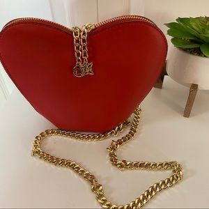 ✨Red Heart Purse W Gold Chains ❤️🦋✨